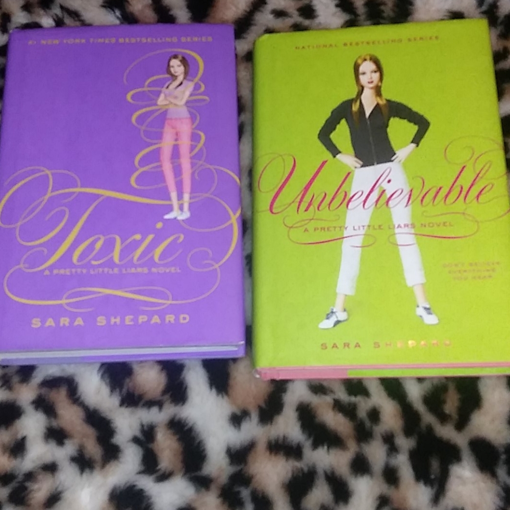 π Pretty Little Liars Books - Picture 2 of 3